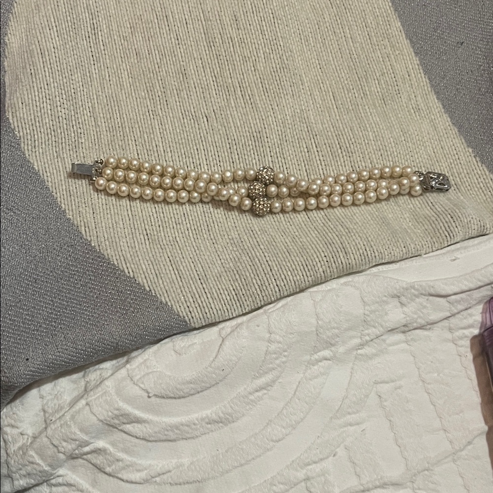 Elegant Pearl Bracelet with 925 Silver Clasp